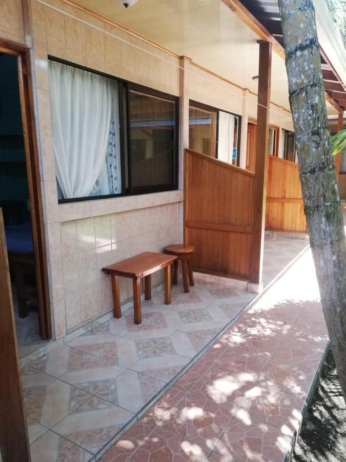 Отель Cabinas Popular Puerto Viejo de Talamanca Экстерьер фото